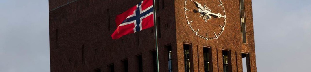 Oslo: le campane del palazzo del comune rendono omaggio a David Bowie & Lemmy