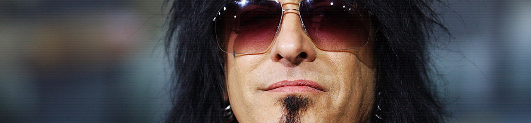 Mötley Crüe: Nikki Sixx costretto a operarsi alla spalla destra