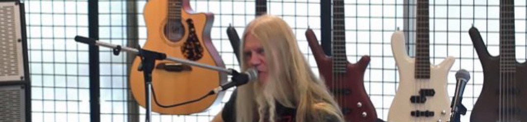 Nightwish: il video della versione acustica di 'The Islander' eseguita da Marco Hietala