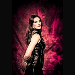 Floor Jansen: i ReVamp dovranno aspettare