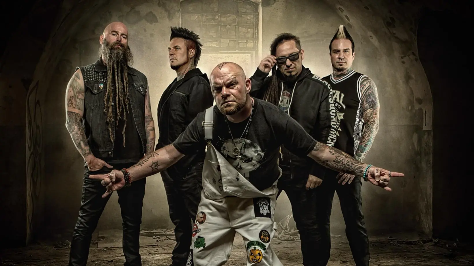 Five Finger Death Punch: guarda l'official video del nuovo singolo 'Darkness Settles In'