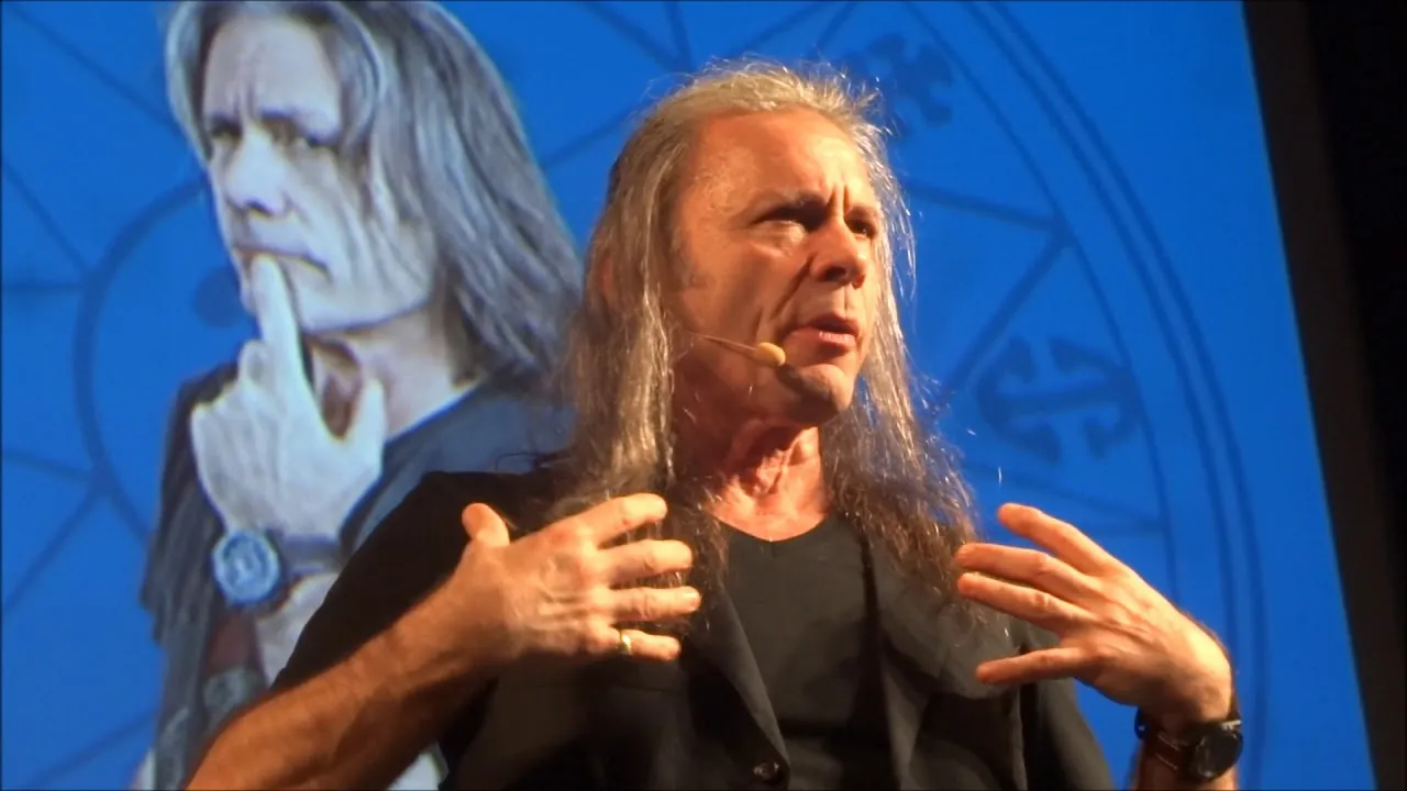 Iron Maiden: Bruce Dickinson canta a cappella 'The Writing On The Wall'