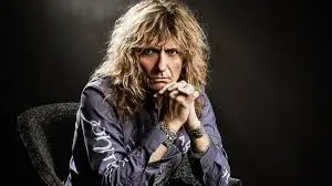 Whitesnake: David Coverdale deve operarsi