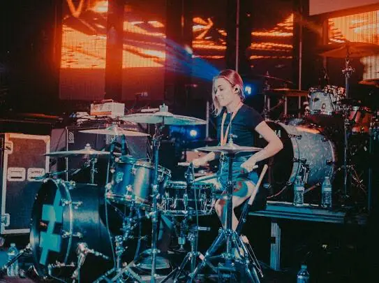 Vagrants: online il drum playthrough (Anna Hayes) di 'Apathy'