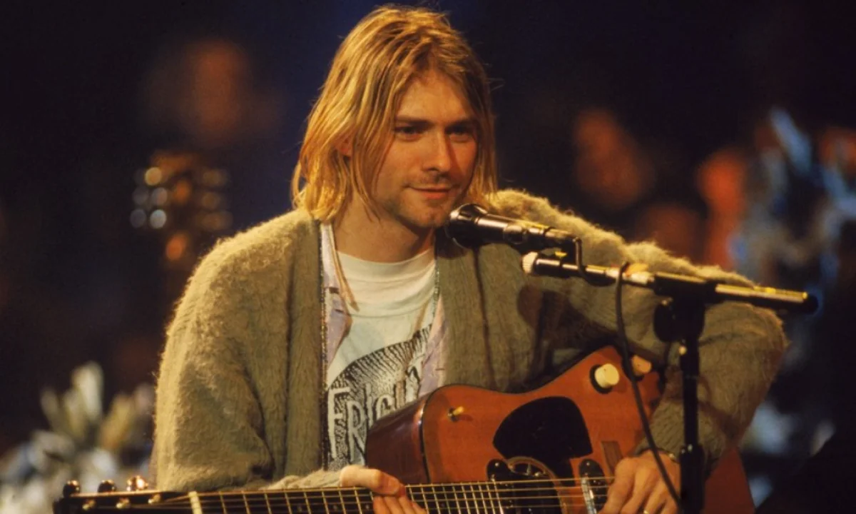 Nirvana: distrutta sul palco, ora all'asta, chitarra di Cobain a 80 mila dollari