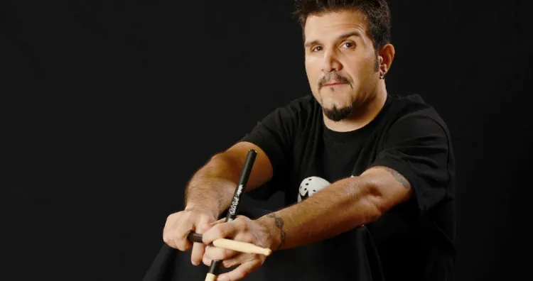 Anthrax: Charlie Benante regala un suo disegno di Cliff Burton a James Hetfield