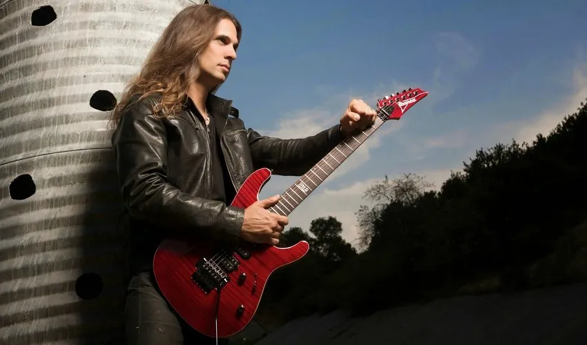 Kiko Loureiro (ex Megadeth): in vendita parte della sua strumentazione