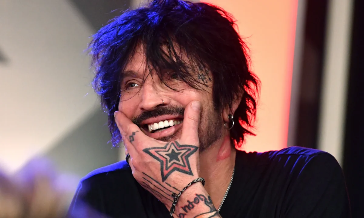 Mötley Crüe: Tommy Lee condivide il video del nuovo brano "Stupid World (Feat. Chad Tepper)"