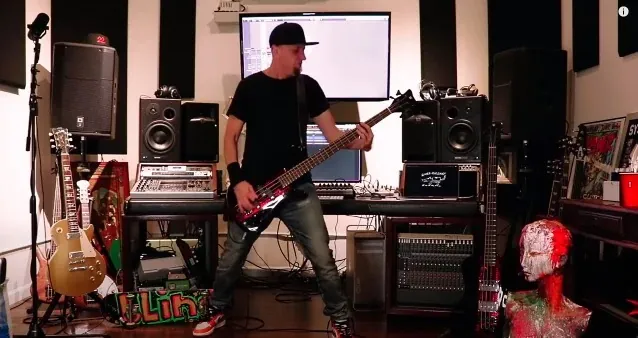 Shavo Odadjian (System Of A Down), Sepultura: il playthrough di 'Biotech Is Godzilla', video
