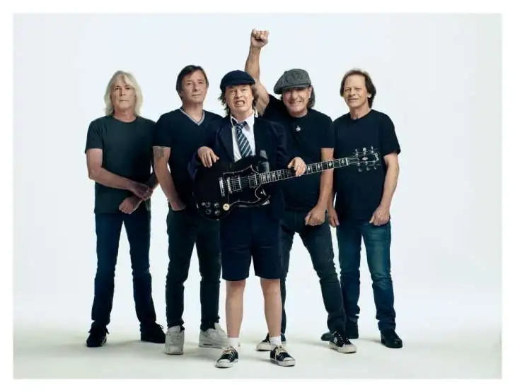 AC/DC:  Angus Young spiega perchè la band non ha mai voluto cambiare stile, 'E' tutto dedicato a lui'