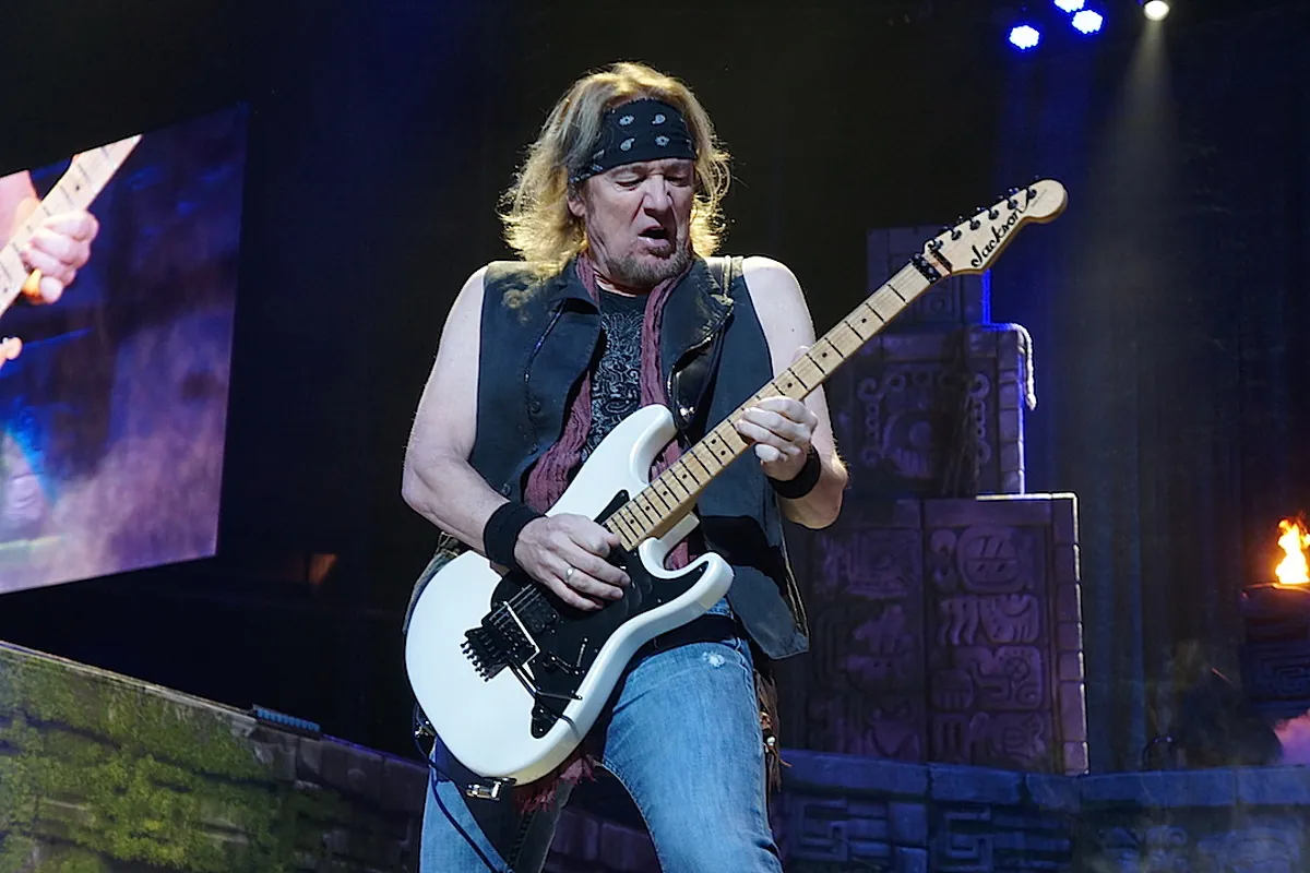 Iron Maiden: Adrian Smith  parla della sua canzone preferita del "The Future Past"