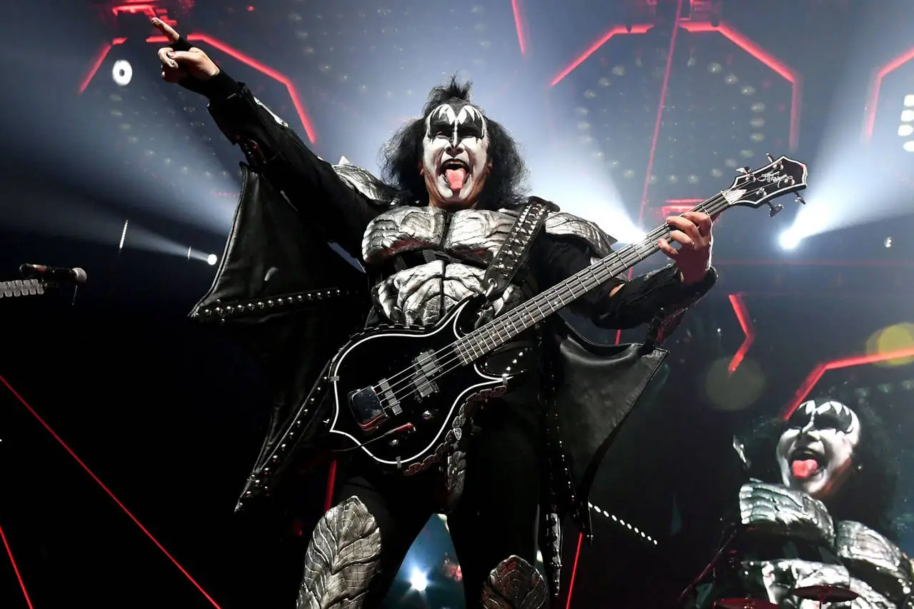 KISS: Gene Simmons festeggia on stage il 73-mo compleanno