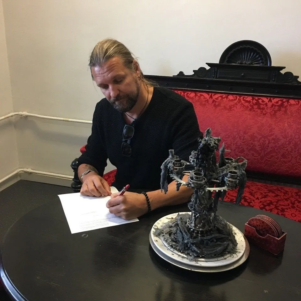 Silver Lake: il progetto solista di Esa Holopainen (Amorphis) firma per Nuclear Blast