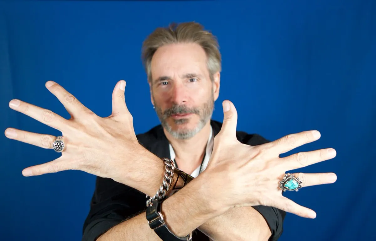 Steve Vai: un invito per i fan, 'Donate all'associazione Extraordinary Families ed insieme aiuteremo i bambini in affido'