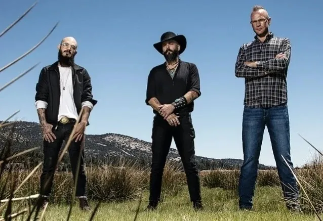Times Of Grace (feat. Killswitch Engage): online il video ufficiale di 'Rescue'