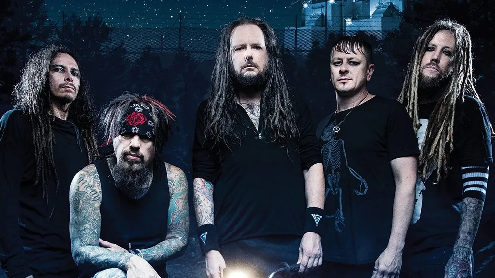 Korn: Jonathan Davis costretto a cantare seduto causa postumi Covid-19