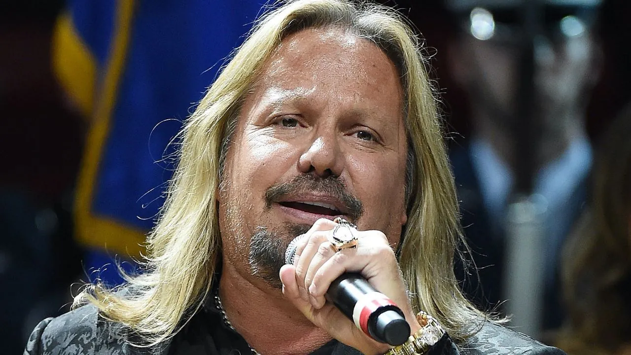 Mötley Crüe: Vince Neil torna a casa con alcune costole rotte, necessario un periodo di riposo