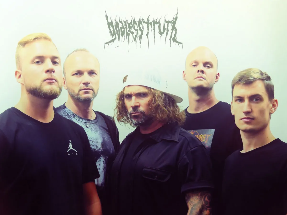 Godless Truth: il playthrough per chitarra di 'RIP Cage'