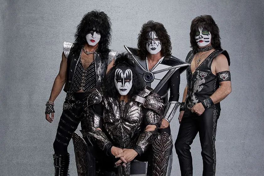Kiss: Gene Simmons, "Se volessimo fare una reunion dovremmo chiedere il permesso ad un'agenzia"