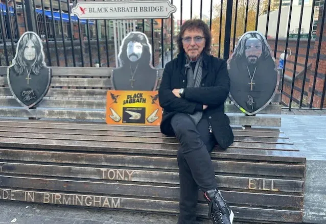 Black Sabbath: Tony Iommi incontra il fossile con il suo nome, "I miei amici hanno un po' abusato della cosa continuando a chiamare me, vecchio fossile"