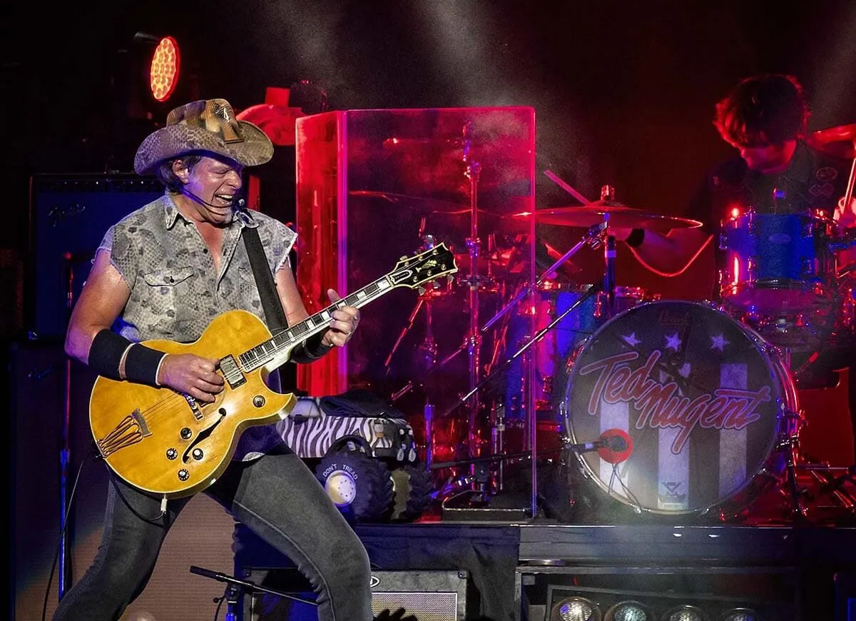 Ted Nugent: "Oggi con la musica si guadagna poco. Cerco di arrangiarmi vendendo dal mio sito"