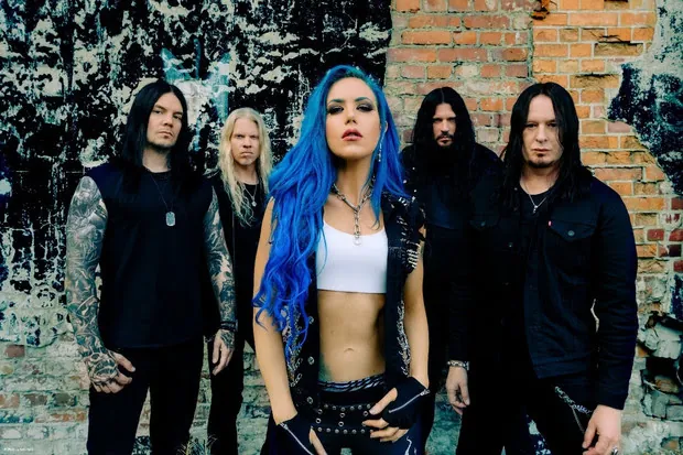 Arch Enemy: alle 18:00 la première del video 'House of Mirrors'