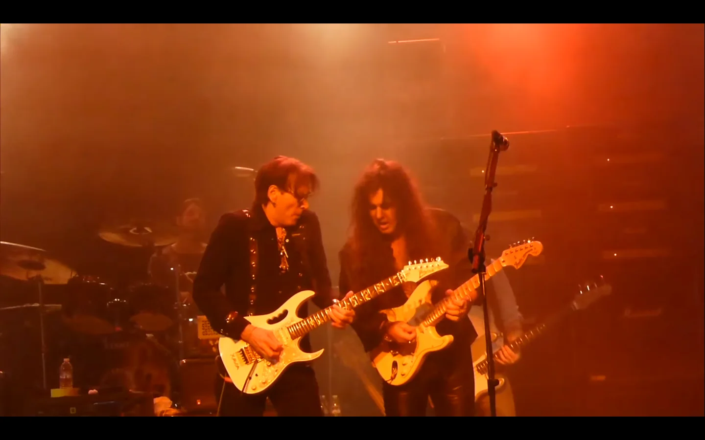 Steve Vai: "È stato stimolante eseguire 'Black Star' con Yngwie Malmsteen, nessuno suona come lui"