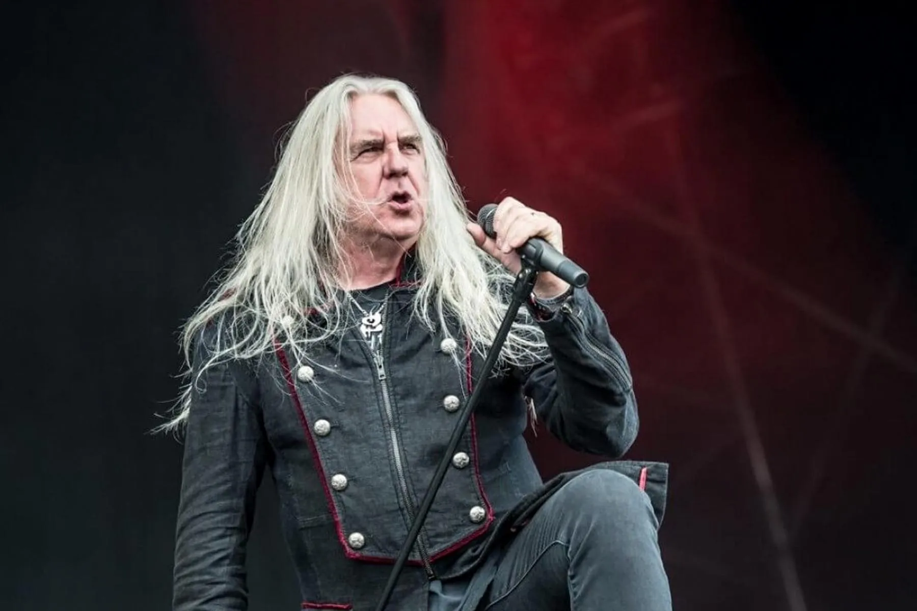 Saxon: Biff Byford, "L'idea dei Judas Priest di suonare con una chitarra? Forse avevano bevuto"
