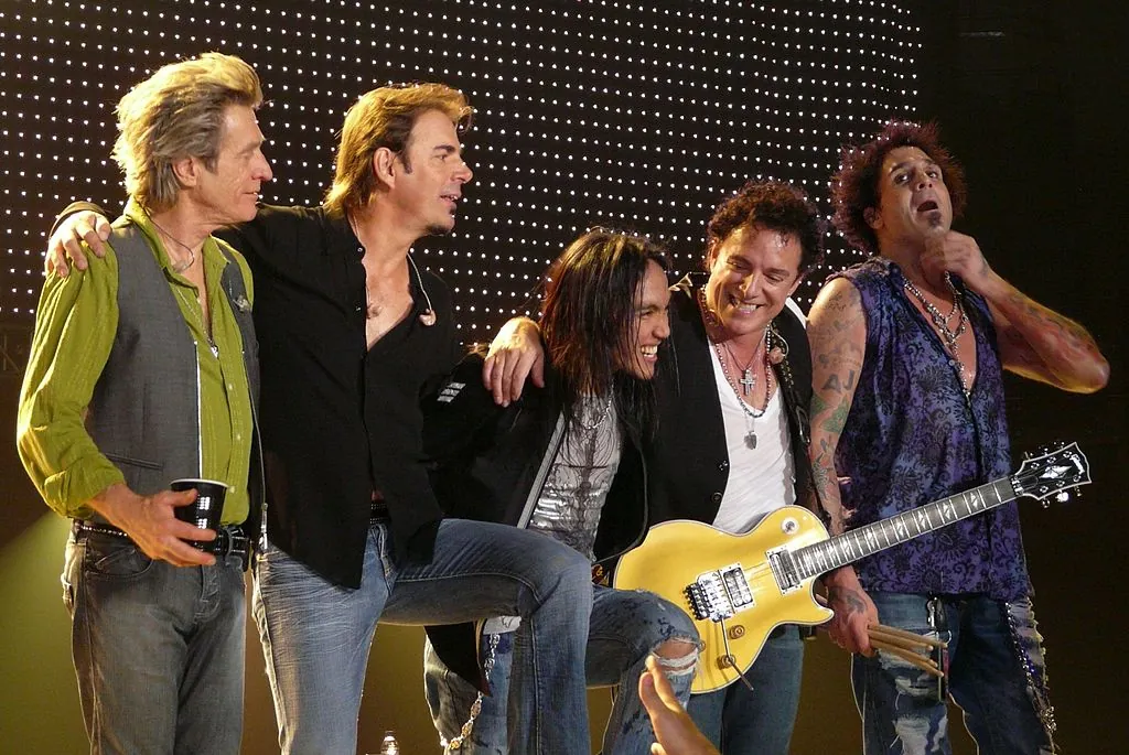 Journey: Gregg Rolie sale a sorpresa sul palco e canta cinque brani (video)