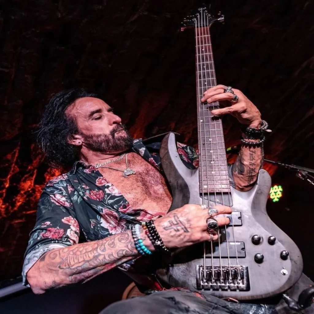 Marco Mendoza: il lyric video del nuovo brano 'Shoot For The Stars'