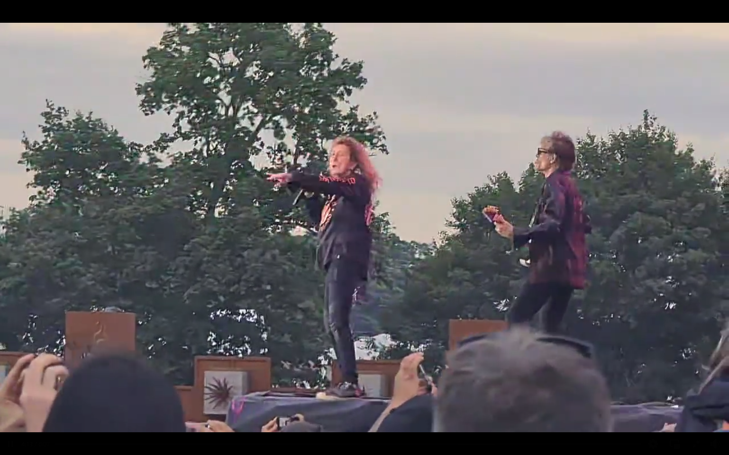 Whitesnake: Steve Vai sale sul palco dell'Hellfest con la band per l'assolo di 'Still Of The Night'