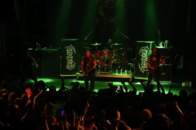 Sepultura: Max e Igor Cavalera eseguono i classici della band a New York City, video