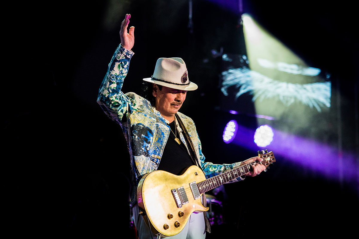 Carlos Santana: collassa sul palco durante un concerto