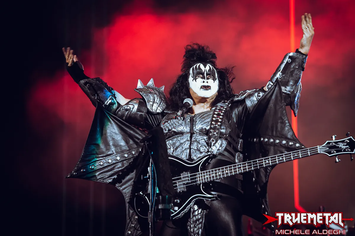 Kiss: Gene Simmons offre ai fan la possibilità di registrare una canzone con lui