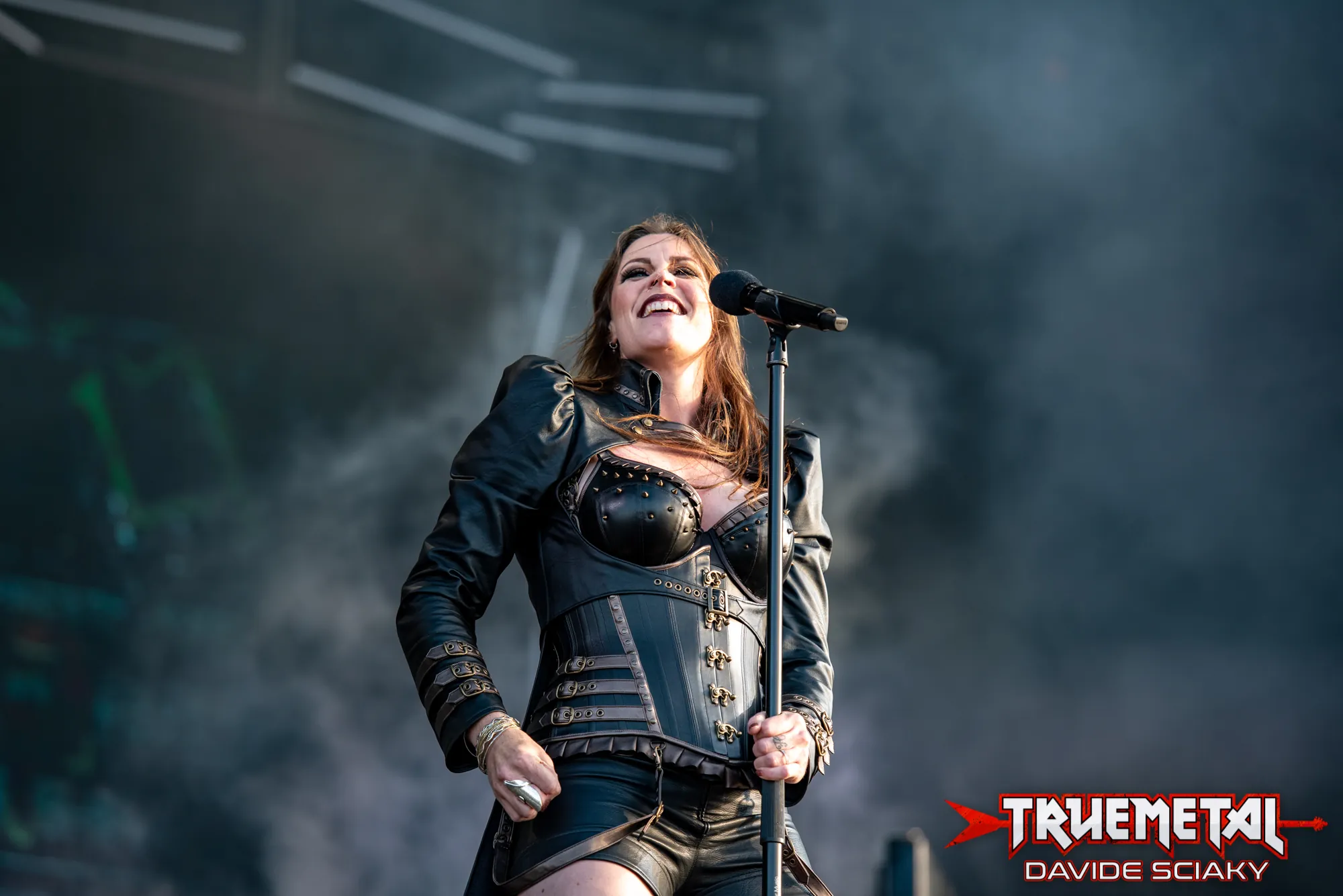 Nightwish: Floor Jansen annuncia il suo nuovo singolo da solista "Run"