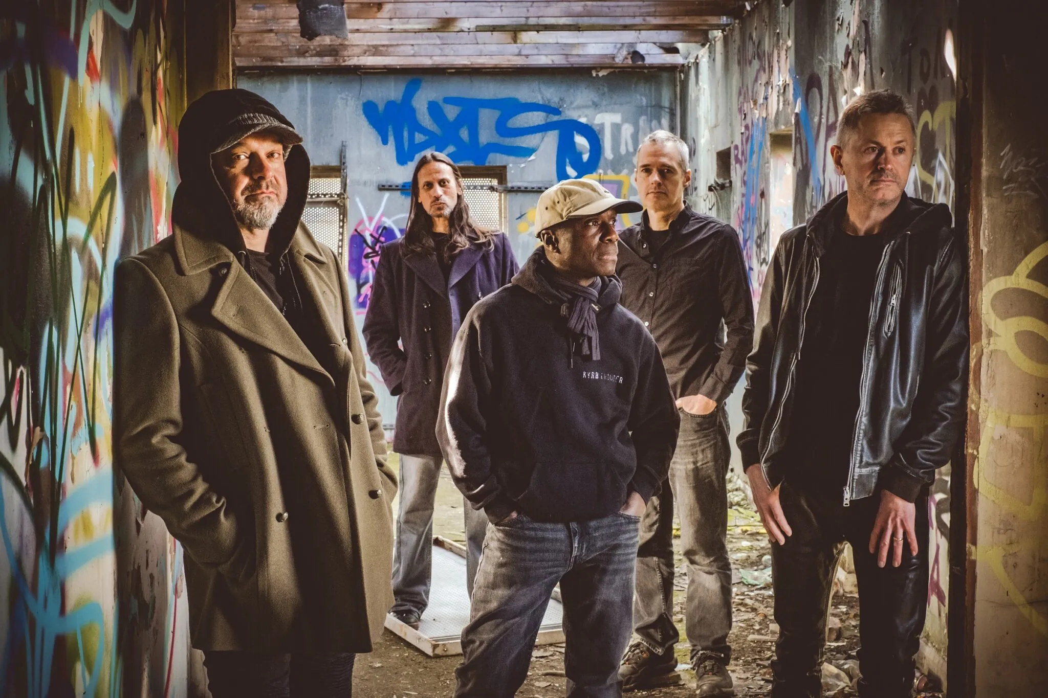 Threshold: guarda il lyric video di 'Complex'