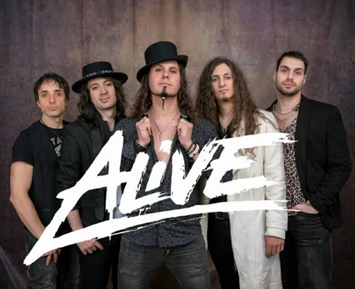 Alive: nuovo album e video