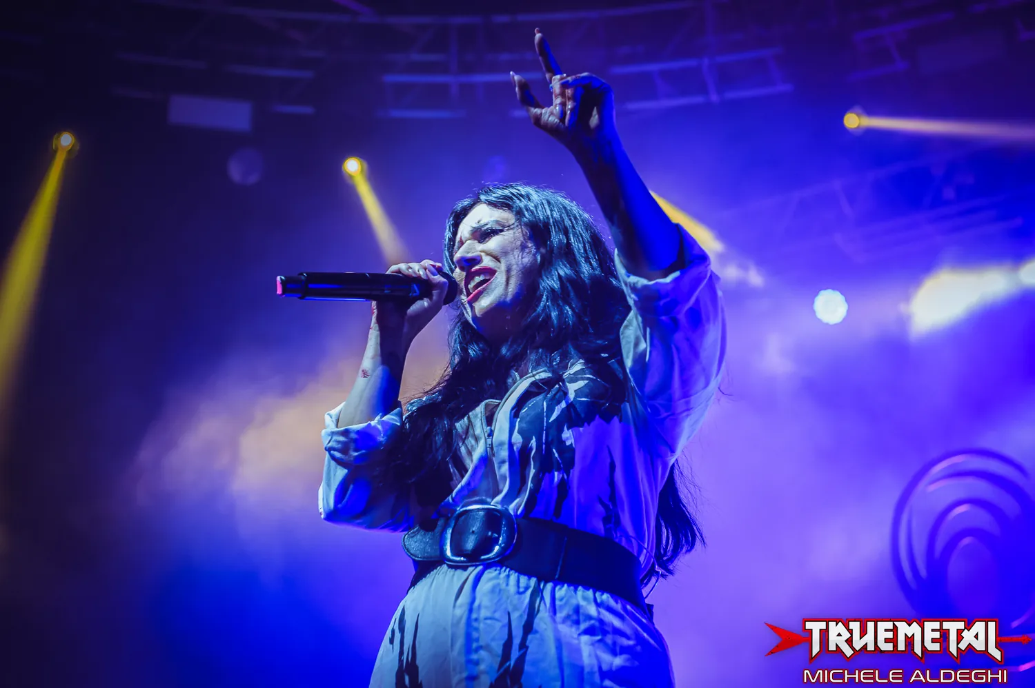 Lacuna Coil: Cristina Scabbia risponde all'odio online, "Se uno ti offende, perché devi stare zitto?"