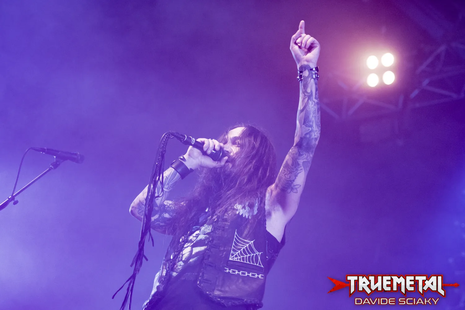 Amorphis: il lyric video del nuovo singolo 'Light And Shadow'