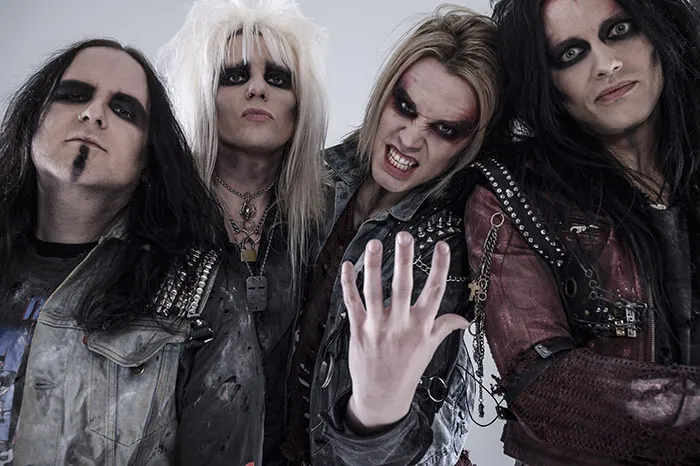 Crashdïet: la band annuncia l'uscita del bassista Peter London
