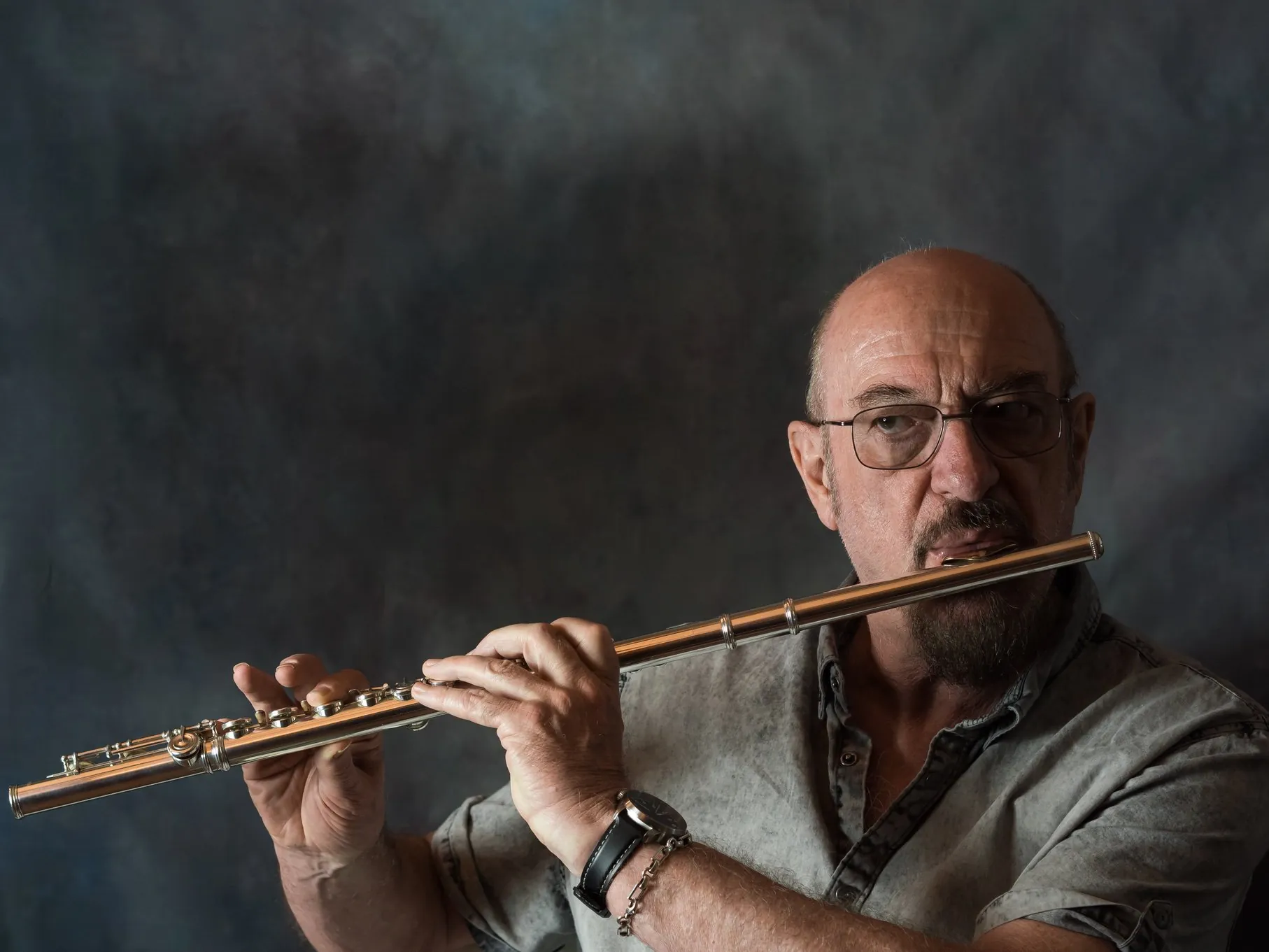 Jethro Tull: Ian Anderson, "Trovo irritante l'uso degli smartphone ai concerti"