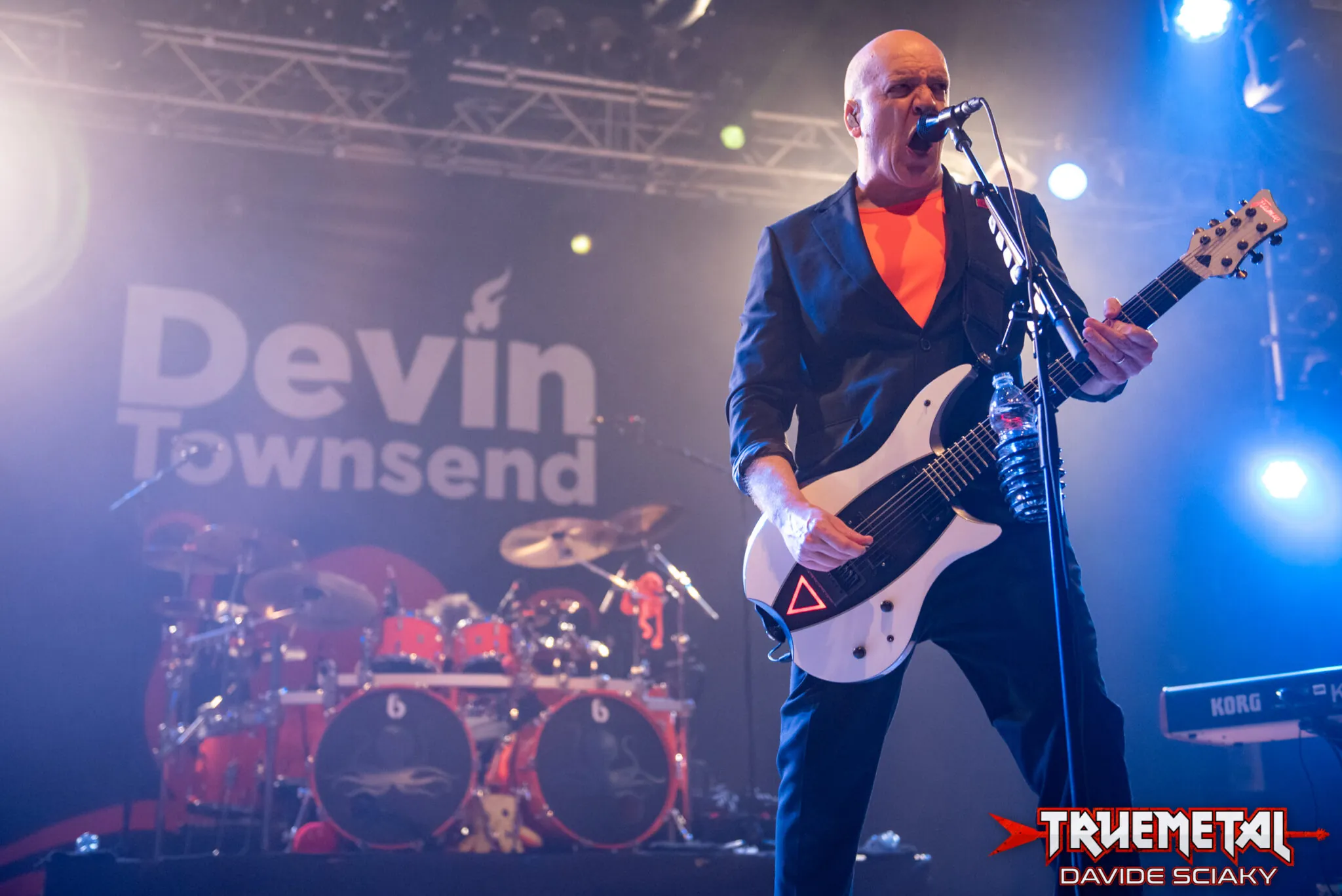 Devin Townsend: condiviso il nuovo singolo e video "Home At Night"
