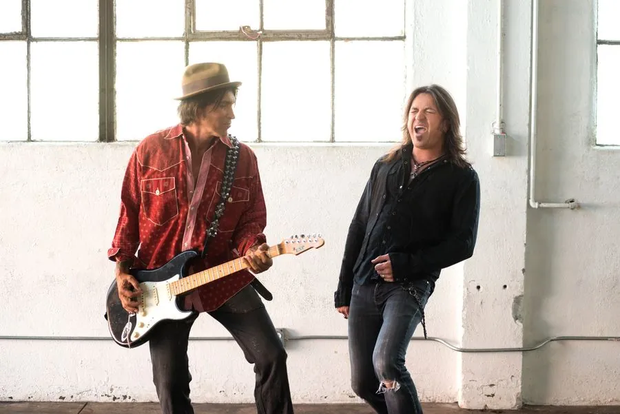 Sweet & Lynch: guarda il video di "Miracle"