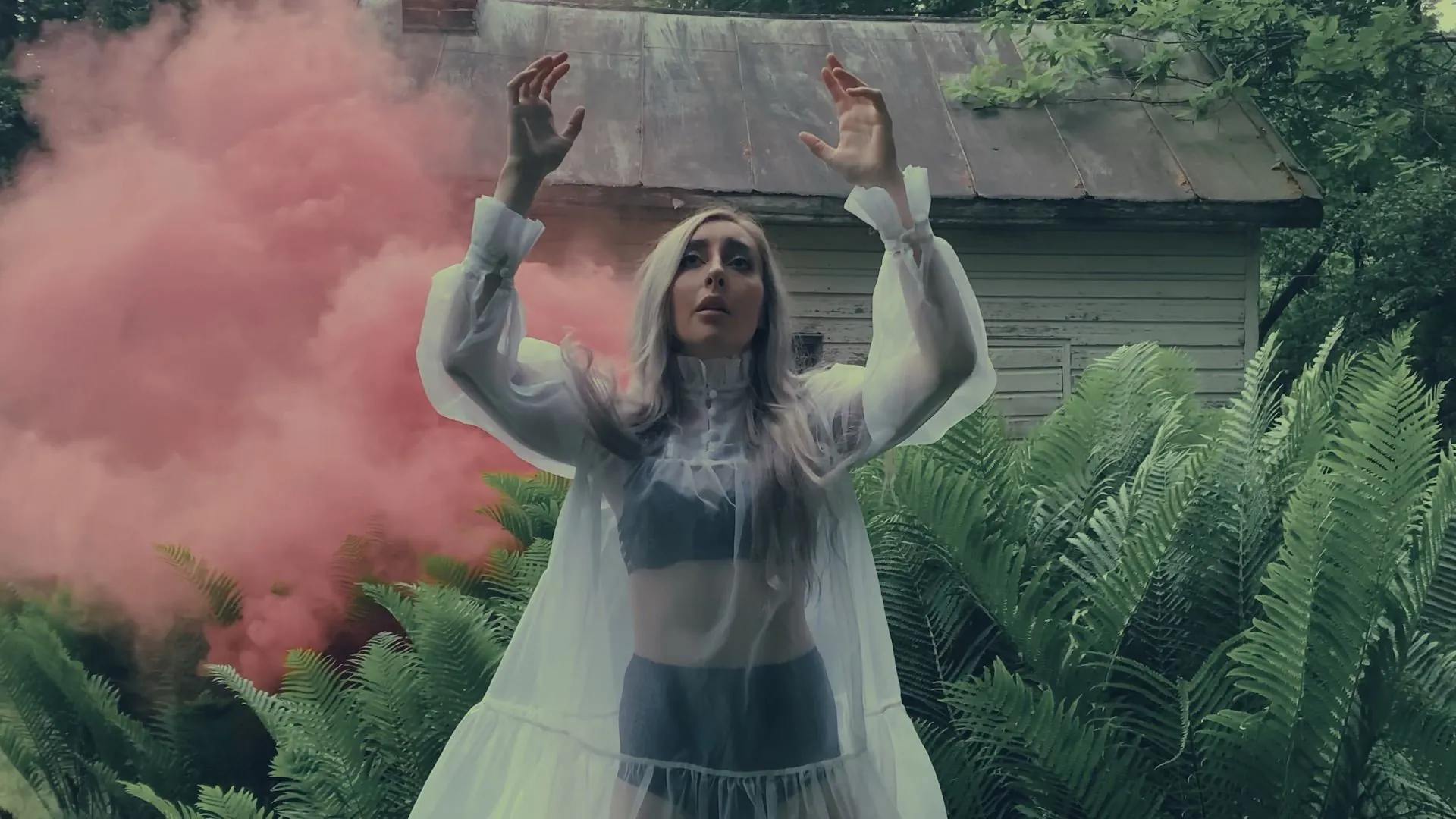 Lingua Ignota: cancellato il tour europeo