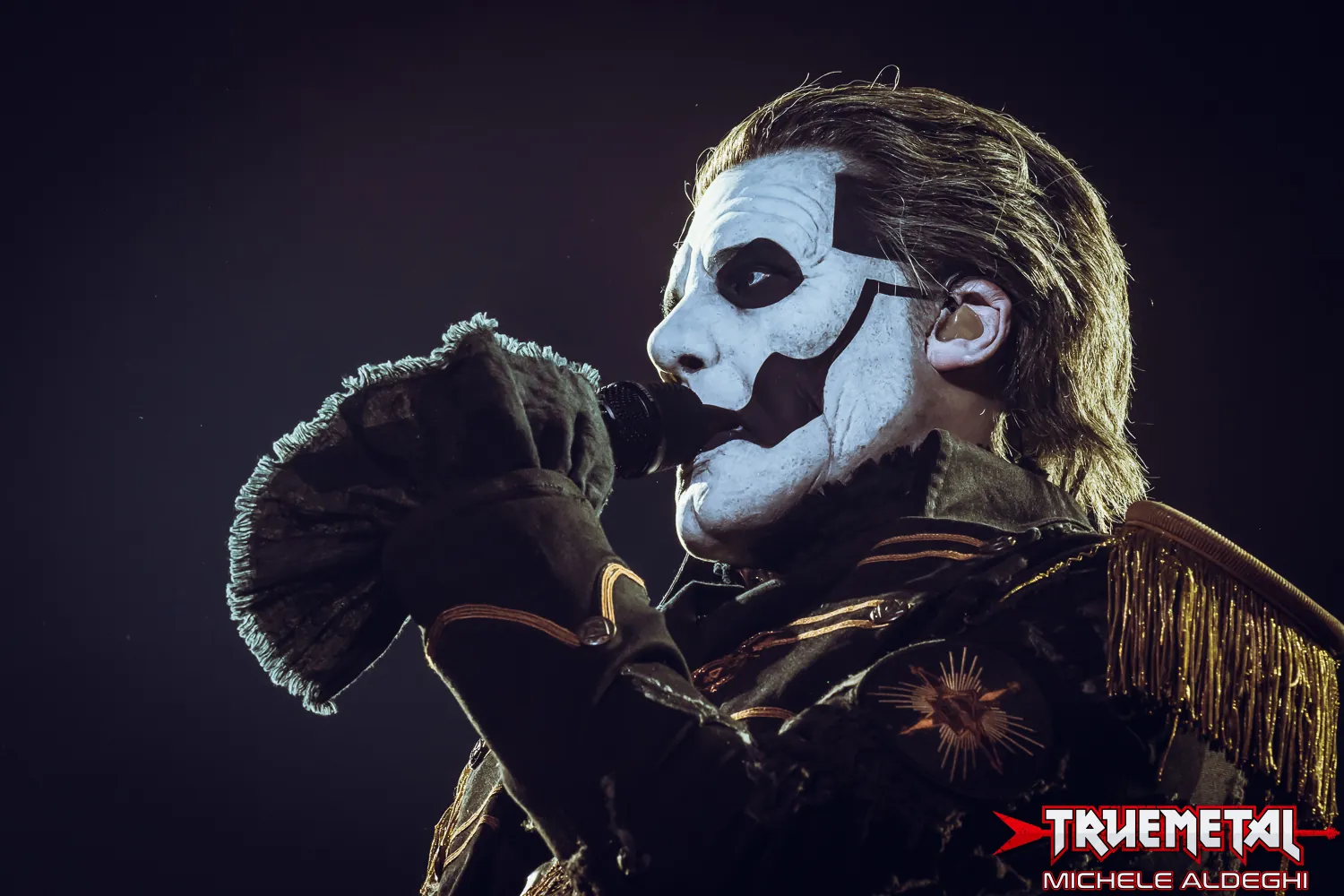Ghost, Tobias Forge cambia volto nel nuovo Papa V Perpetua