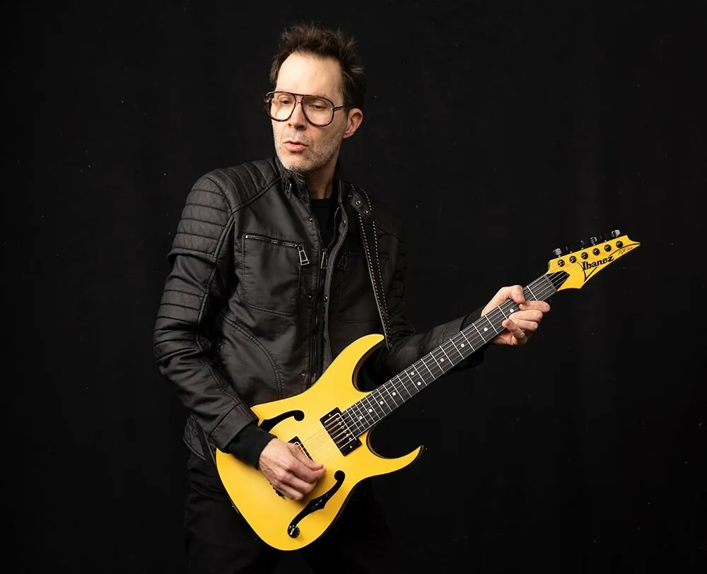 Ibanez Guitars: Paul Gilbert presenta le sue nuove chitarre signature