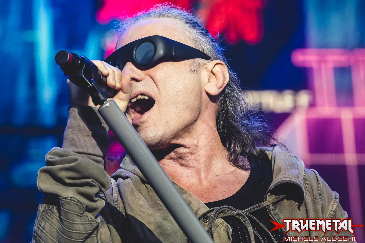 Iron Maiden: Bruce Dickinson partecipa ad un torneo europeo di scherma. Guarda il video