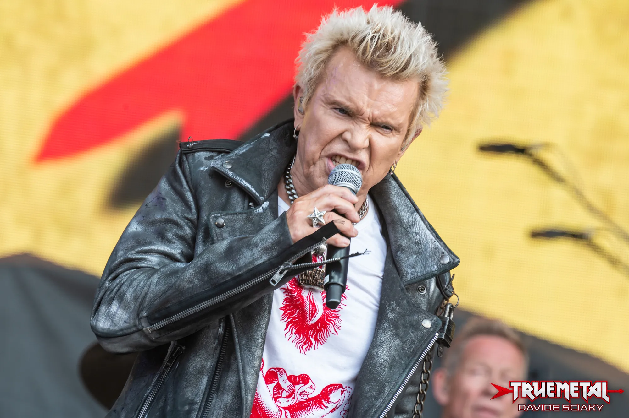 Billy Idol: il video della nuova "77" con Avril Lavigne