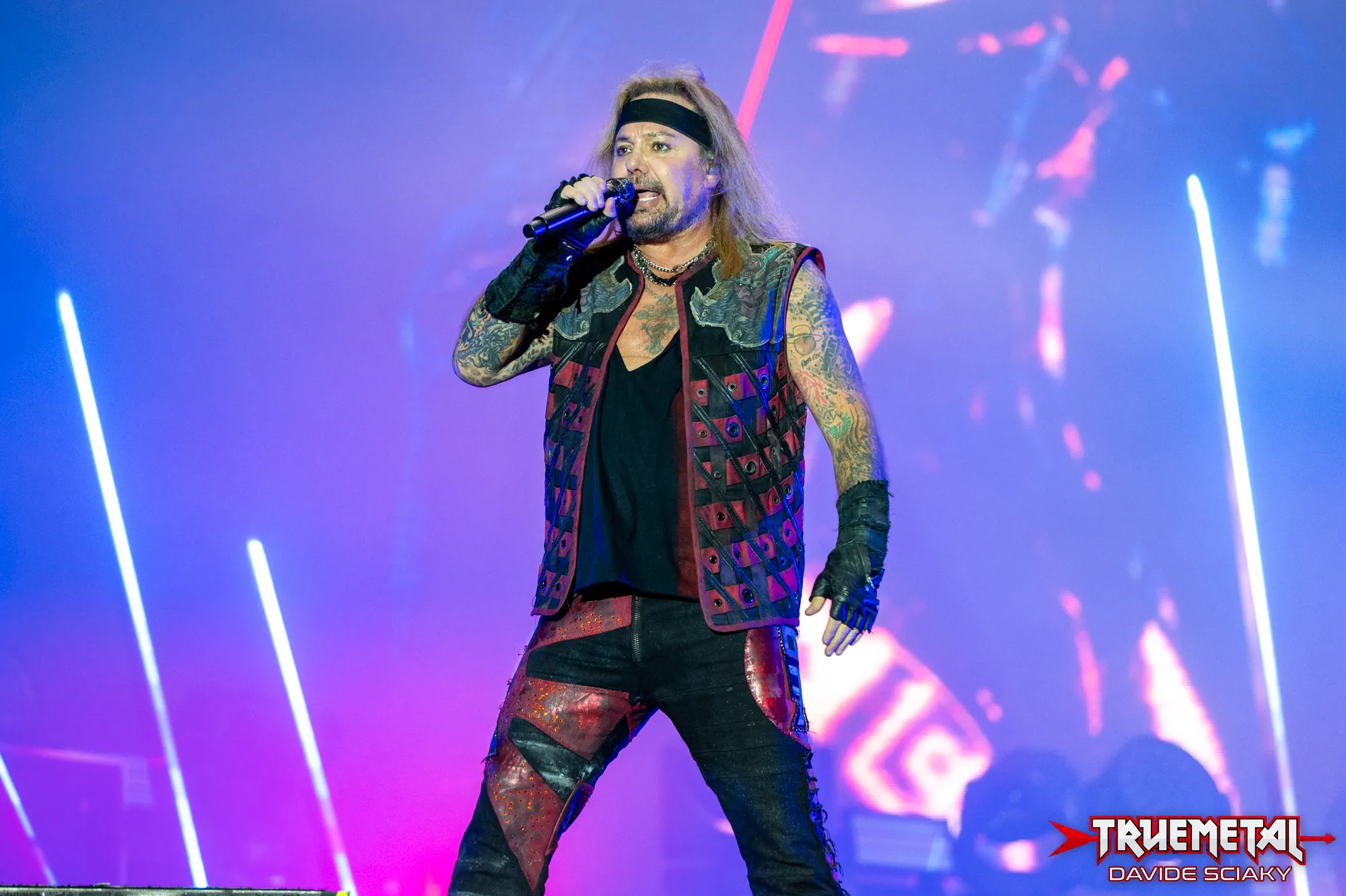 Mötley Crüe: l'aereo di Vince Neil si schianta, morto il pilota. Il cantante non era a bordo