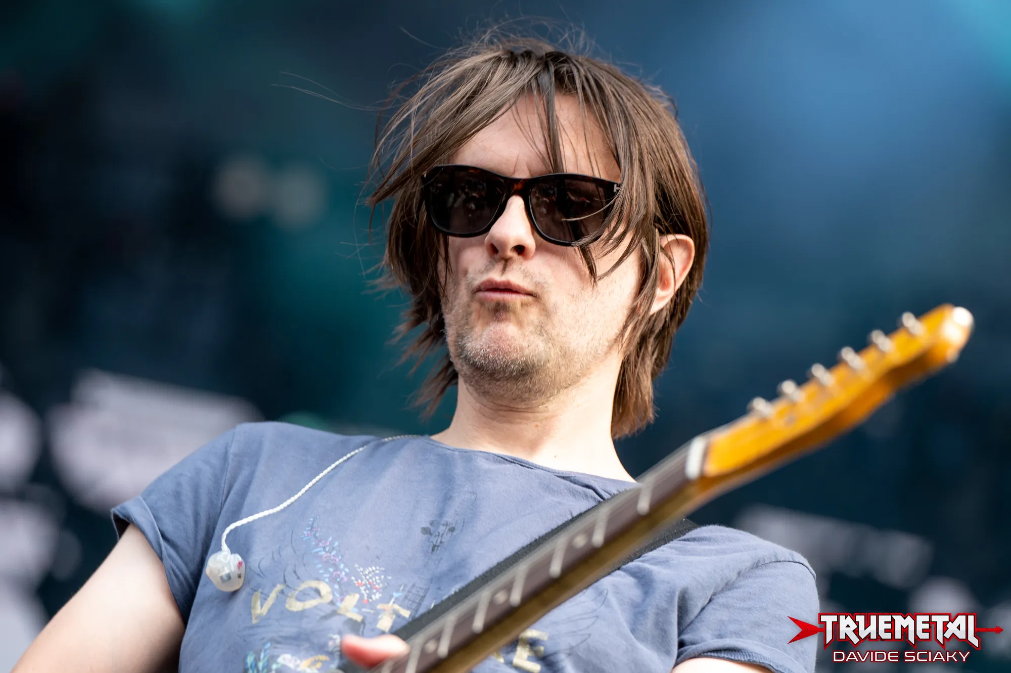 Steven Wilson: registra una canzone di Natale... scritta "in stile Steven Wilson" da un'AI
